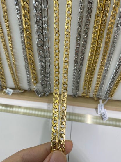 Cuban chain necklace with fine relief detailing. High-quality 18K gold plating.